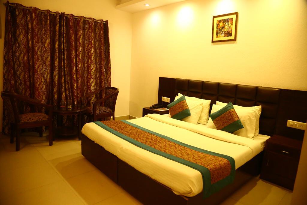 Hotel Smart Inn 2 New Delhi Exterior photo